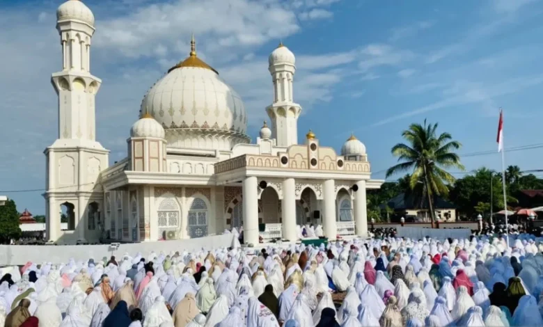 66138fe862d1d jamaah tarekat syattariyah melaksanakan shalat idul fitri di nagan raya aceh 1265 711 1 Jurnal Sepernas