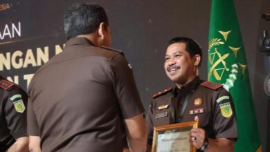 kepala kejati sulsel agus salim menerima penghargaan dari kejaksaan ri 169 Jurnal Sepernas