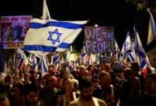 orang orang berdemonstrasi ketika kelompok protes israel melancarkan hari pemogokan dan perlawanan di tengah konflik israel ha 1 169 Jurnal Sepernas