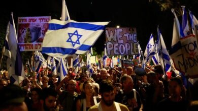 orang orang berdemonstrasi ketika kelompok protes israel melancarkan hari pemogokan dan perlawanan di tengah konflik israel ha 1 169 Jurnal Sepernas