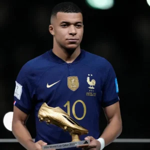 076214500 1671406662 20221219 Kylian Mbappe Sepatu Emas AP 8 Jurnal Sepernas